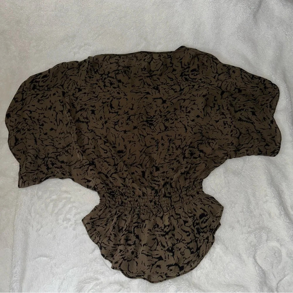 Parker Silk Animal Print Army Green Brown Black Design Ruffle Blouse Smocked S - Picture 8 of 12